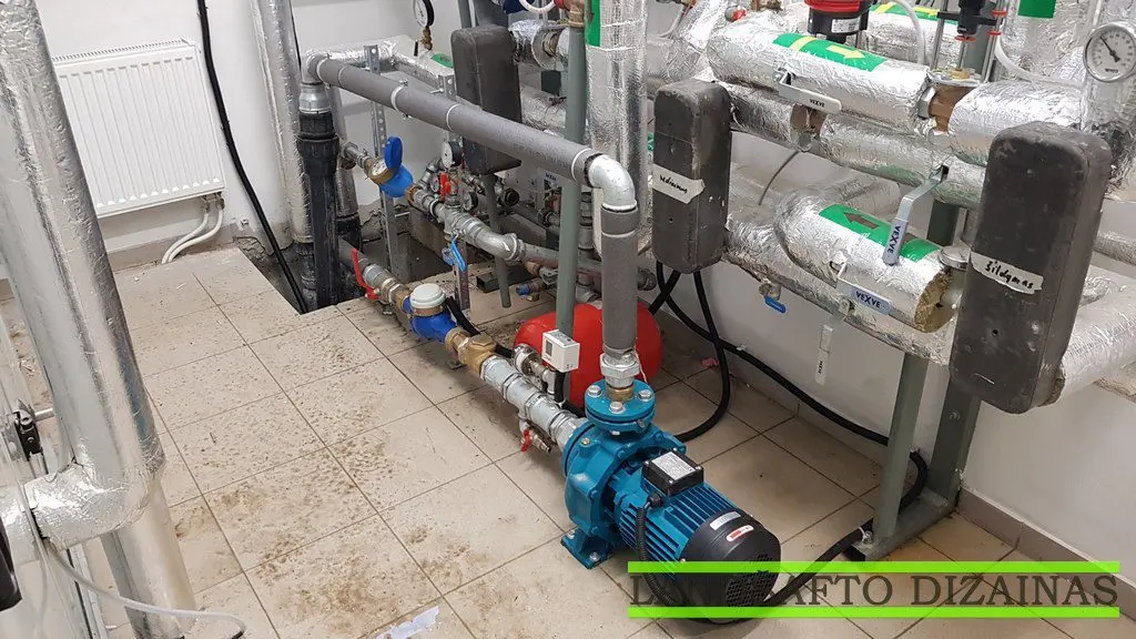 Paviršinis siurblys su slėgio rezervuaru techninėje patalpoje